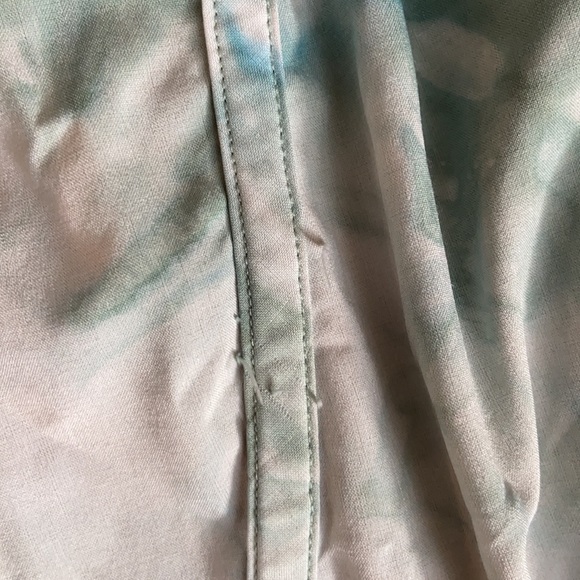 Tracker V Lululemon Shorts!!! Size 8! - Picture 9 of 9